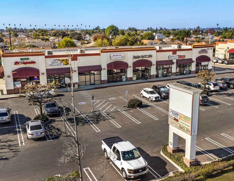 More Photos Of 4929-4943 Paramount Blvd, Lakewood Storefront For Lease