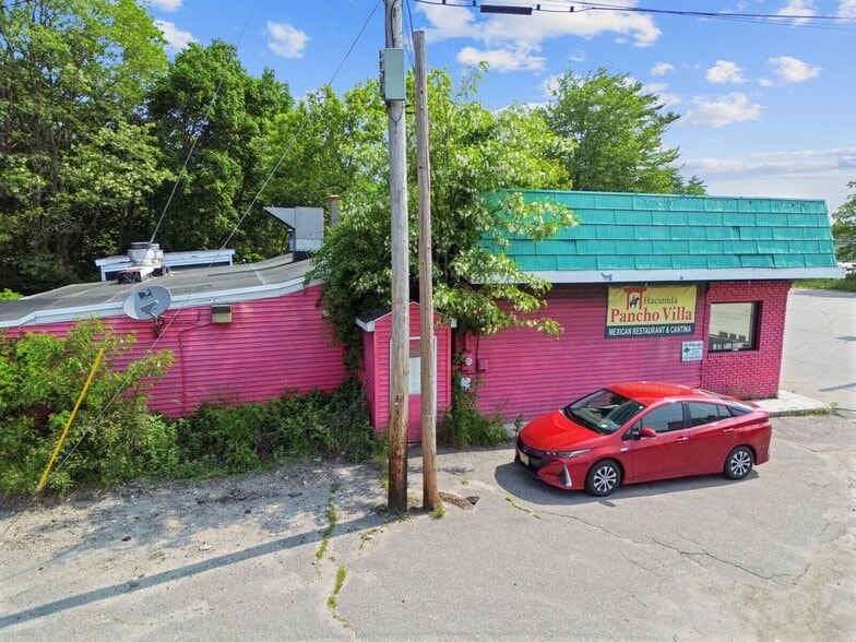 More Photos Of 164 Pleasant St, Brunswick Restaurant For Sale