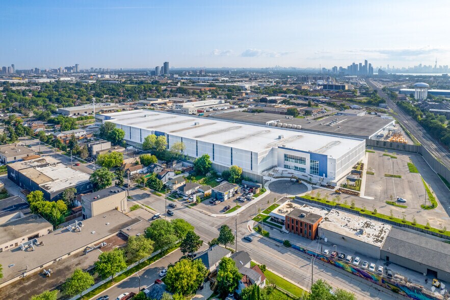 More Photos Of 121 Thirtieth St, Toronto Industrial For Lease