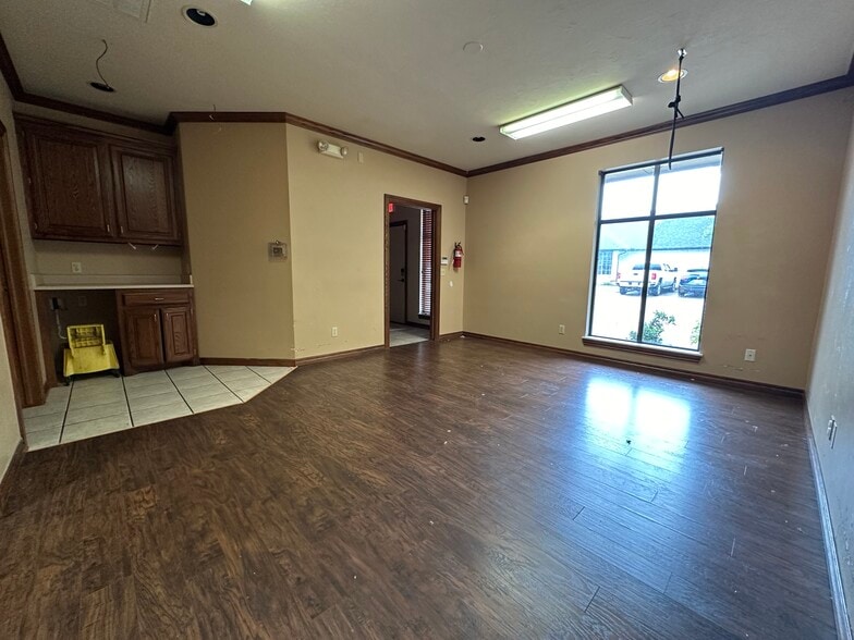 More Photos Of 428 W 15th St, Edmond Office For Lease