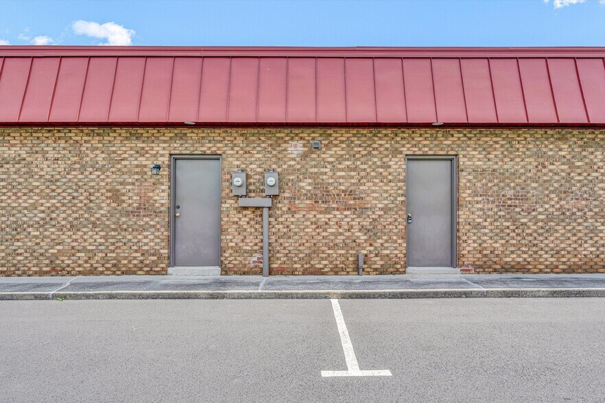 More Photos Of 1930 Braeburn Dr, Salem Medical For Sale