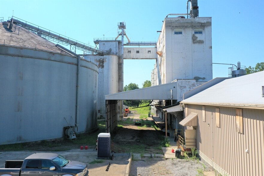 More Photos Of 945 Mill Rd, Loudonville Industrial For Sale