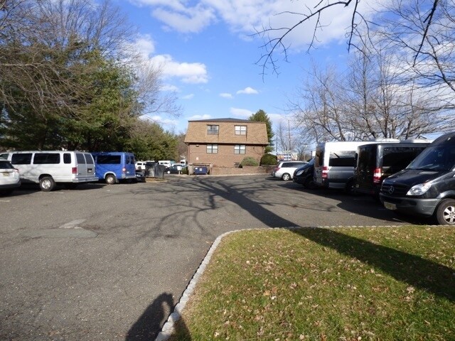 More Photos Of 1967 Lincoln Hwy, Edison Office For Sale