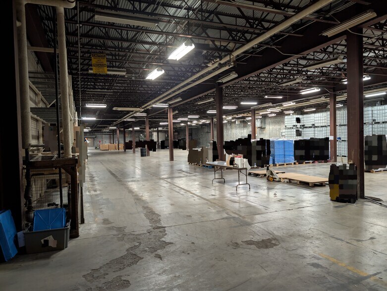 More Photos Of 40 3rd St, Walnutport Warehouse For Lease
