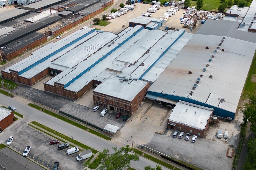 More Photos Of 1100 E Bell St, Bloomington Manufacturing For Lease