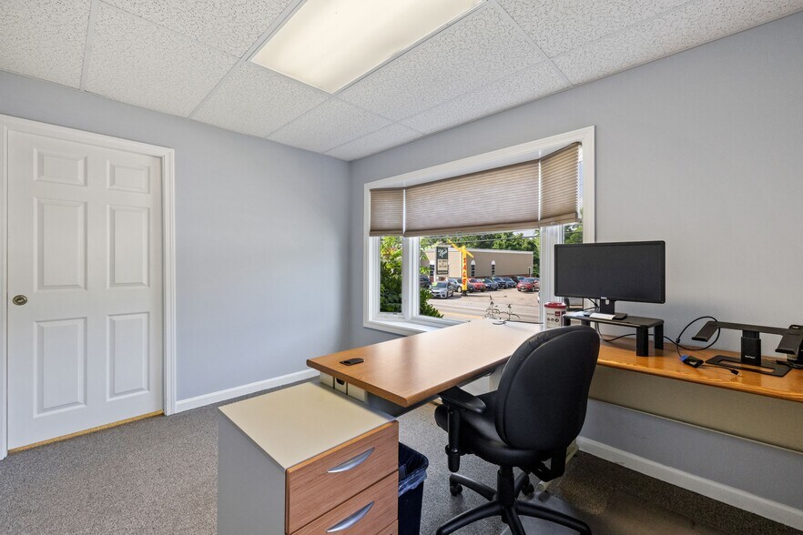 More Photos Of 214 Lake St, Bristol Office For Sale