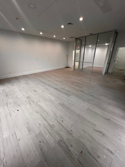 More Photos Of 2407 Periwinkle Way, Sanibel Unknown For Lease