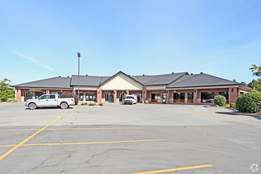 More Photos Of 20 Boul du Plateau, Gatineau Storefront For Lease