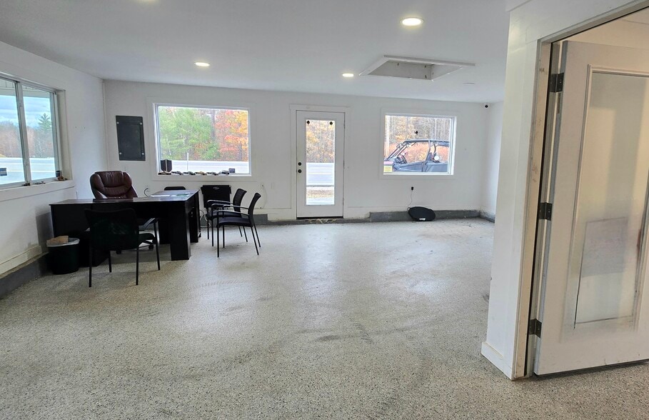 More Photos Of 187 Dover Rd, Chichester Freestanding For Sale