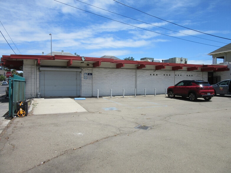 More Photos Of 238 E Church St, Stockton Office For Sale