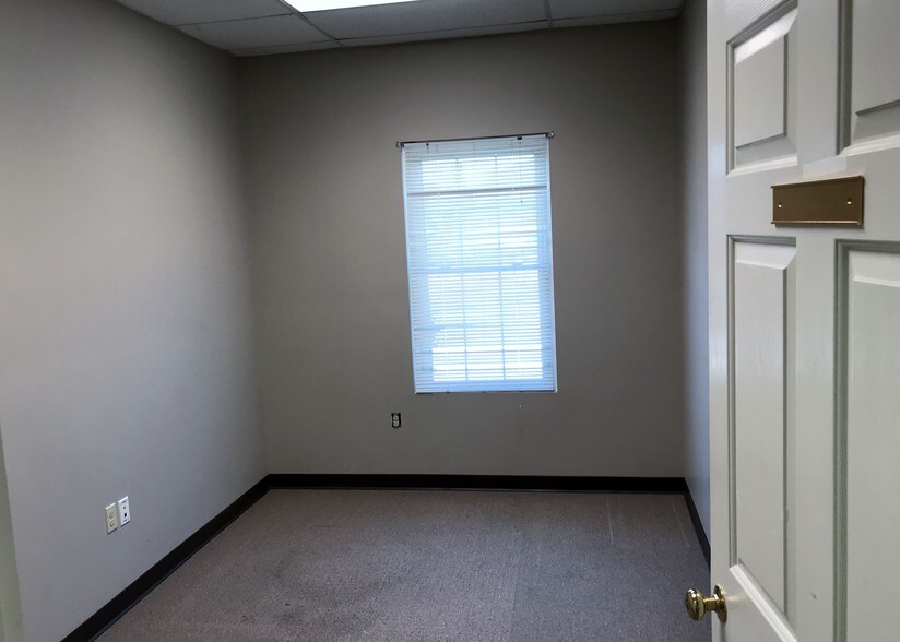 More Photos Of 450 S Church St, Fincastle Medical For Lease