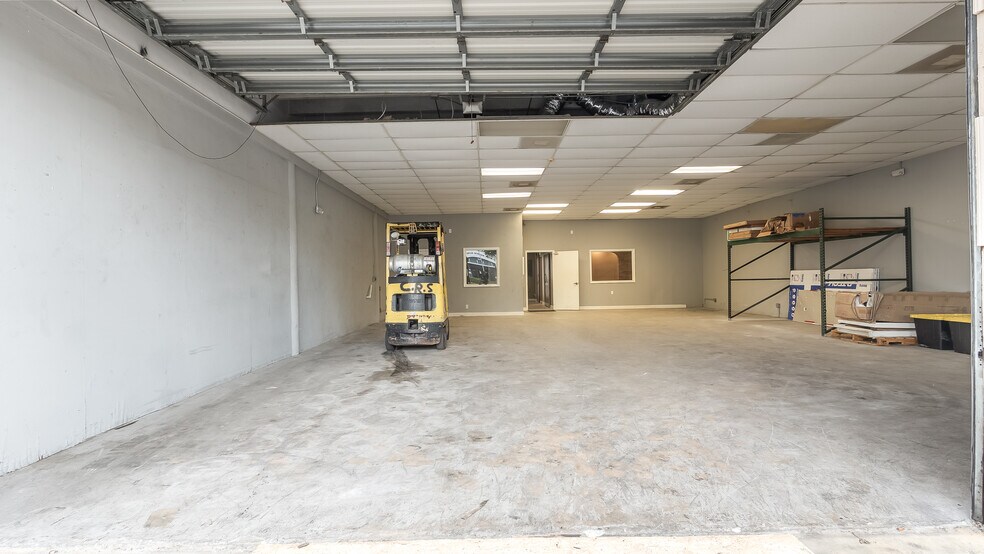 More Photos Of 1501 NW 1st Ct, Boca Raton Light Distribution For Lease