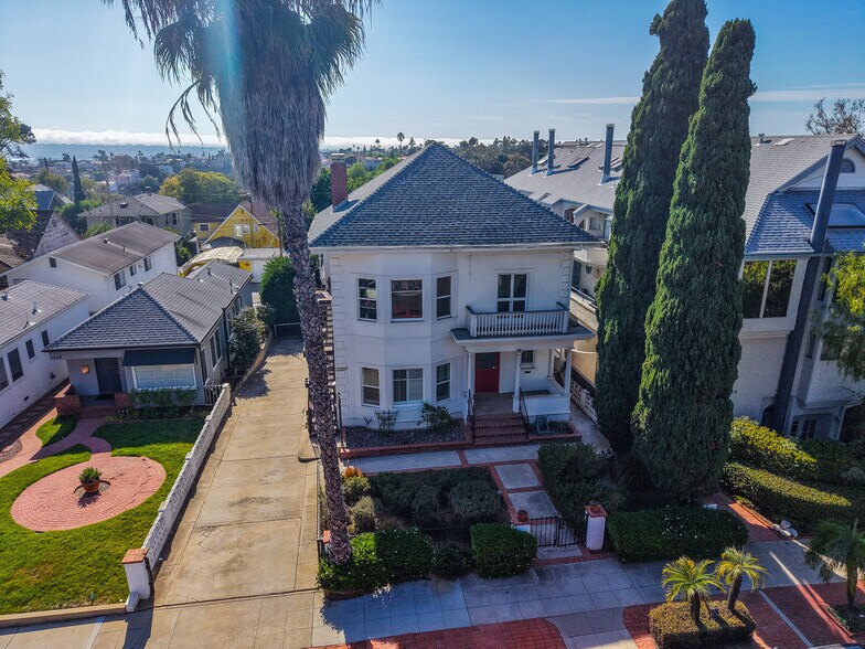 More Photos Of 3560 Front St, San Diego Multifamily For Sale