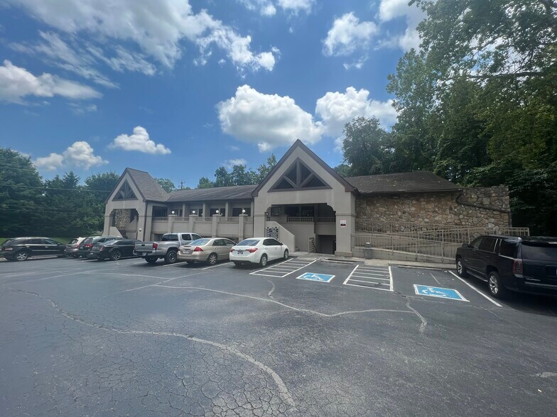 More Photos Of 6906 Kingston Pike, Knoxville Medical For Lease