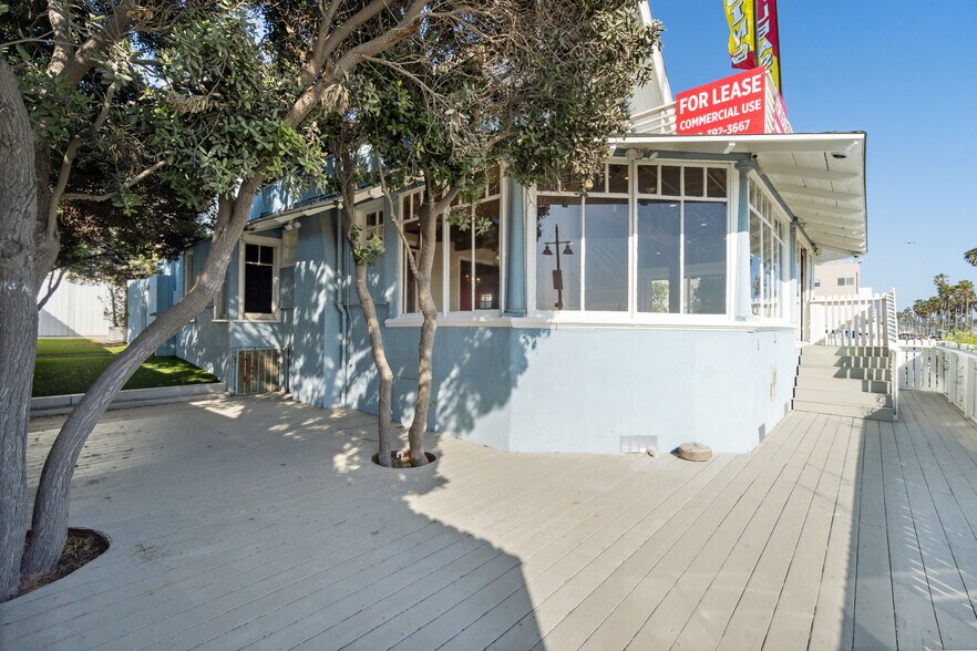 More Photos Of 523 Ocean Front Walk, Venice Storefront Retail Office For Lease