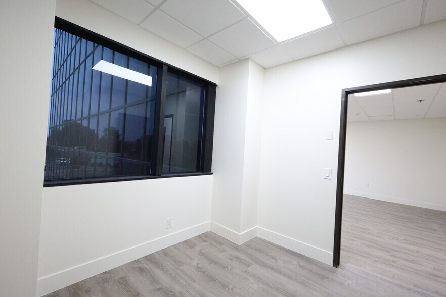 More Photos Of 1801 W Romneya Dr, Anaheim Office Residential For Lease
