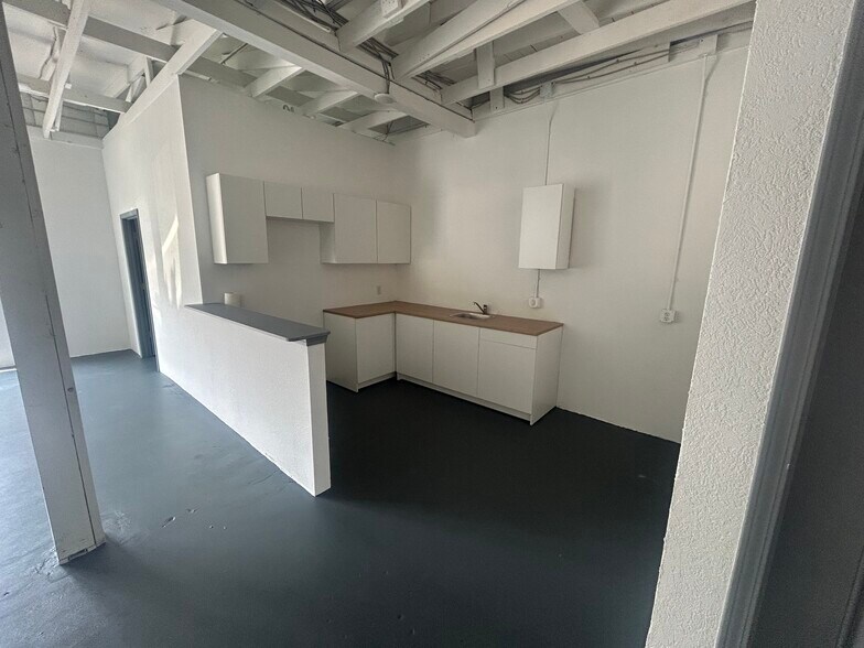 More Photos Of 928 Block St, Port Neches Office Residential For Sale