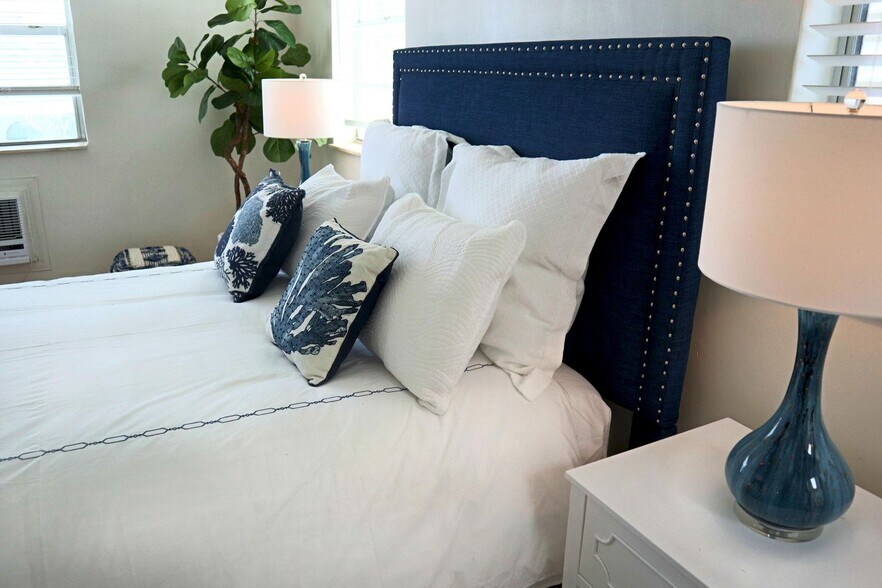 More Photos Of 172 N County Rd, Palm Beach Apartments For Sale