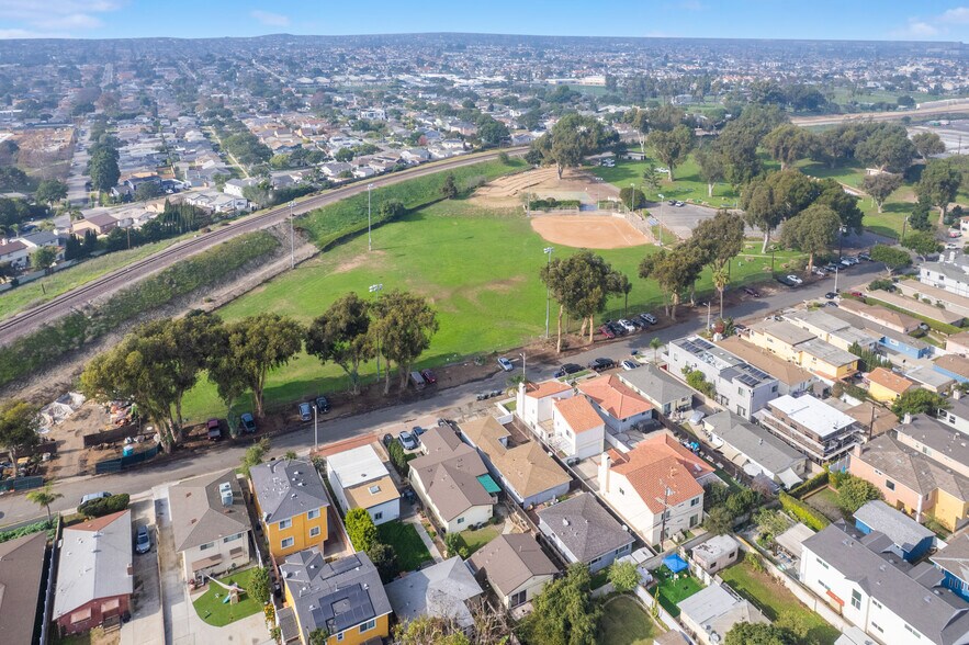 More Photos Of 18508 Kingsdale Ave, Redondo Beach Multifamily For Sale