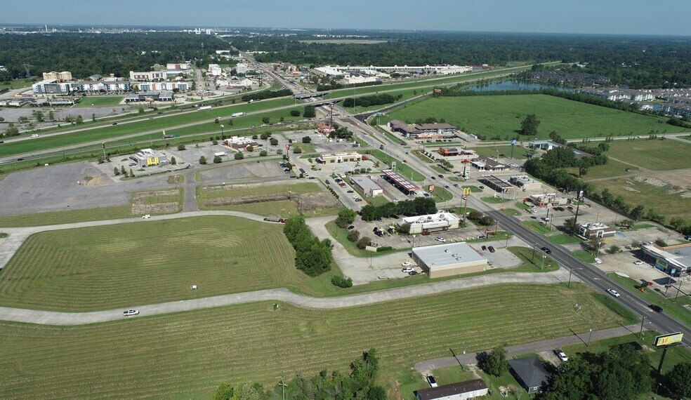 More Photos Of 2708 S Ruby Ave, Gonzales Warehouse For Lease