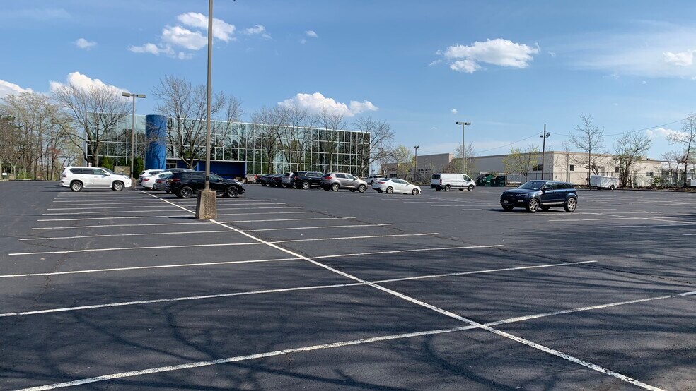 More Photos Of 400 Sylvan Ave, Englewood Cliffs Office For Lease