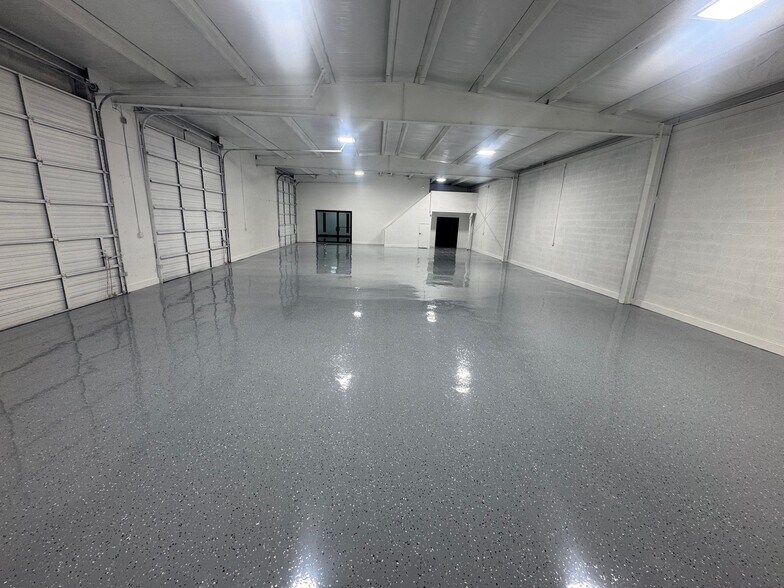 More Photos Of 5807 Star Ln, Houston Service For Lease