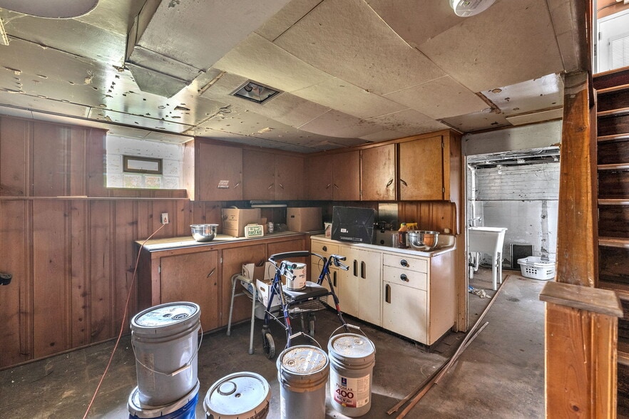 More Photos Of 29016 Ford Rd, Garden City Office For Sale