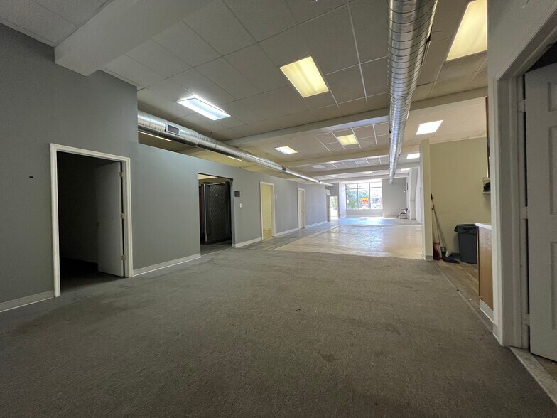 More Photos Of 231-233 N 12th St, Philadelphia Storefront Retail Office For Lease