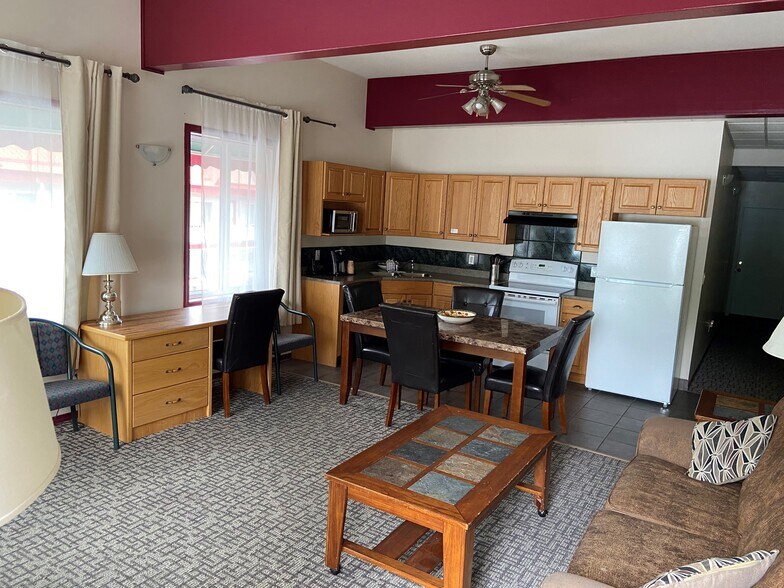 More Photos Of 274 Lakeshore Dr, Penticton Hotel For Sale