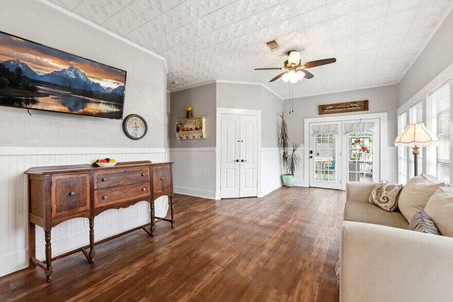 More Photos Of 9282 State Highway 75 S, New Waverly Freestanding For Sale