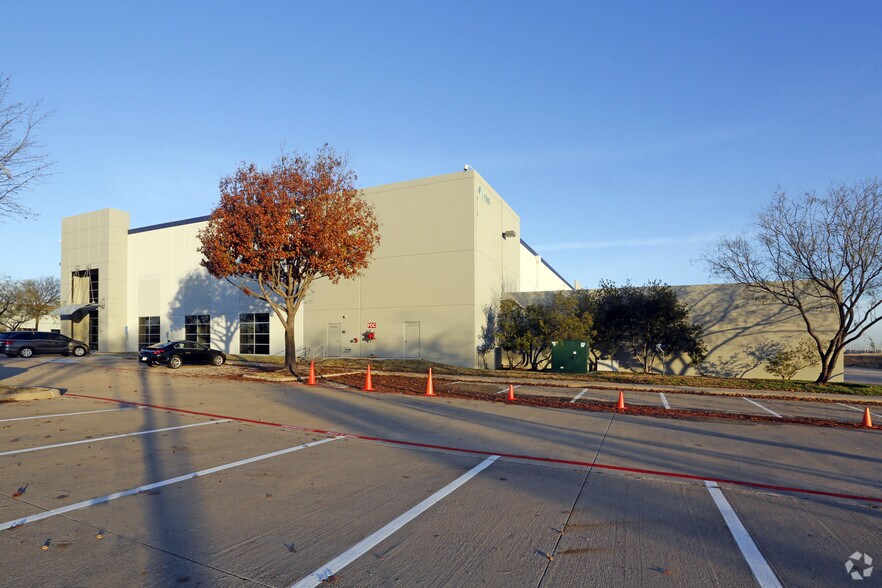 More Photos Of 601 Westport Pky, Grapevine Warehouse For Lease
