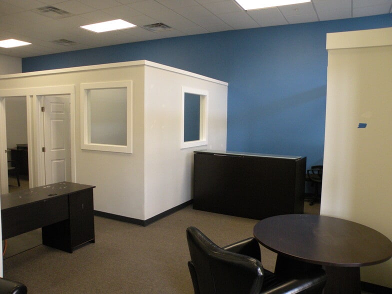 More Photos Of 211 Village Commons Blvd, Camarillo Storefront Retail Residential For Sale