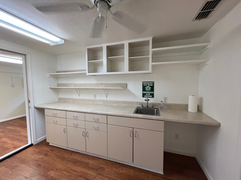 More Photos Of 1260 River Acres Dr, New Braunfels Medical For Lease