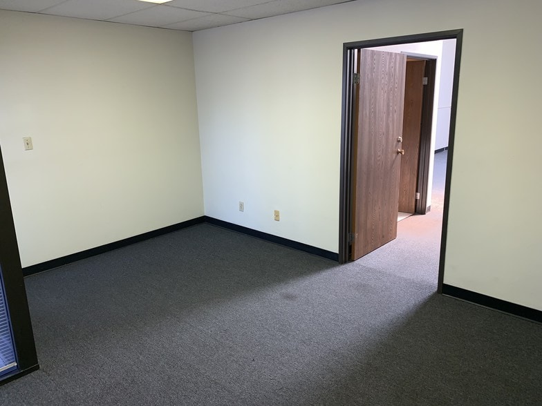 More Photos Of 634 N Poplar St, Orange Unknown For Lease