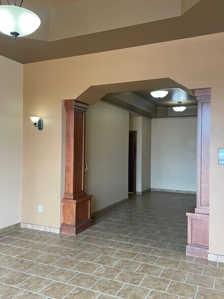 More Photos Of 5117 S Crossing Pl, Sioux Falls Office For Lease