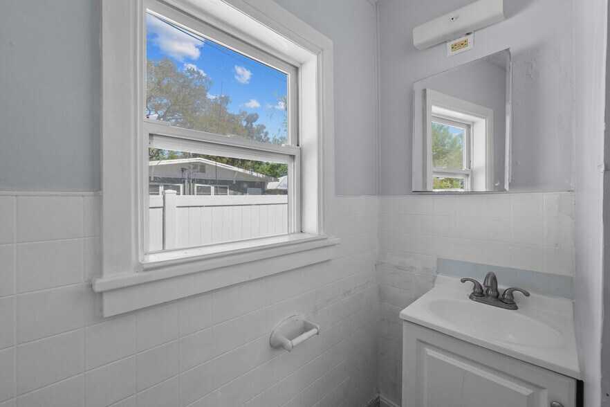 More Photos Of 614 Beverly Ave, Largo Apartments For Sale