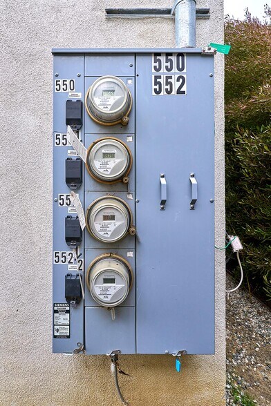 More Photos Of 550 W 47th St, Los Angeles Apartments For Sale