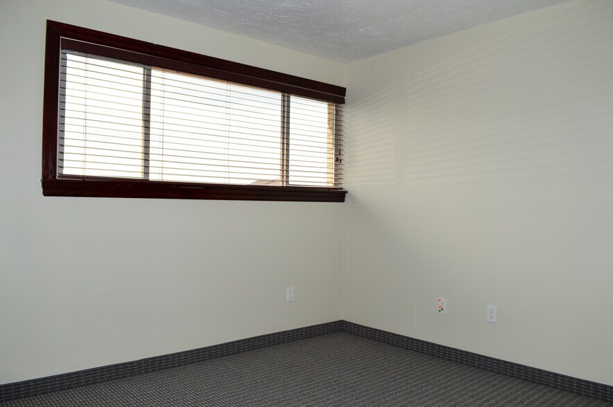 More Photos Of 460 E 1000 N, North Salt Lake Office Residential For Lease