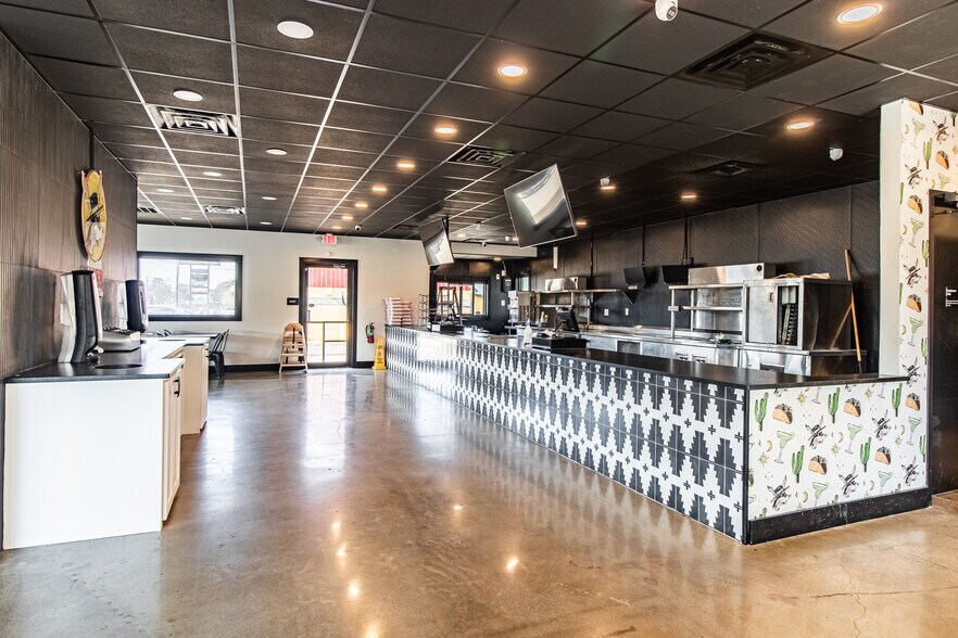 More Photos Of 2057 E Madison Ave, Bastrop Freestanding For Sale