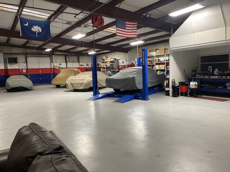 More Photos Of 1020 2nd Ave, Columbia Warehouse For Lease