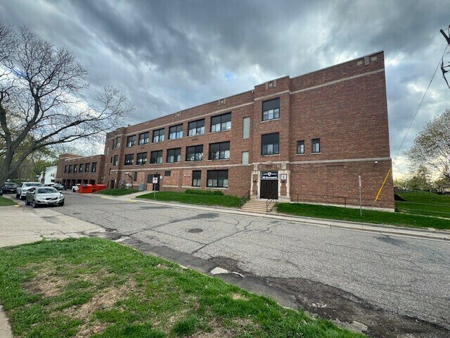 More Photos Of 1118 4th St, Hudson Schools For Sale