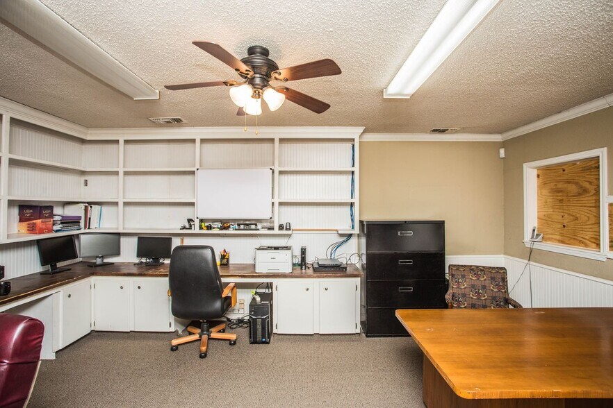 More Photos Of , Lubbock Industrial For Sale