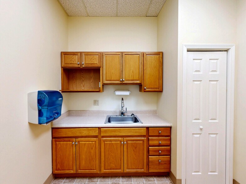 More Photos Of 1600 Peninsula Dr, Erie Office For Lease
