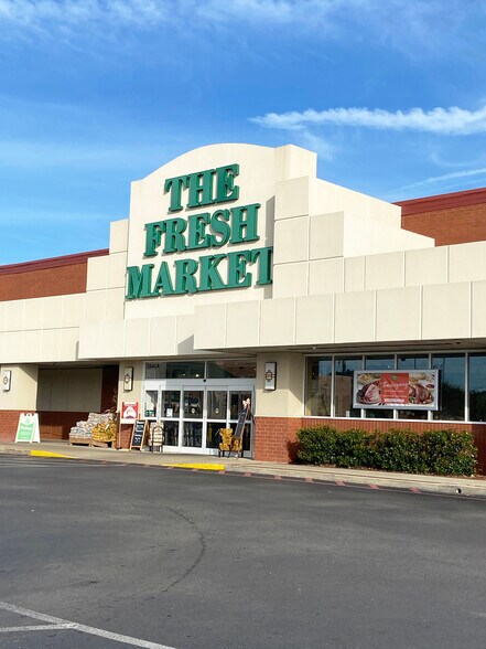 More Photos Of 3930-3940 Airport Blvd, Mobile Unknown For Lease