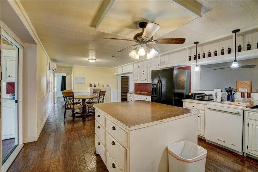 More Photos Of 980576 S Highway 99, Prague Warehouse For Sale