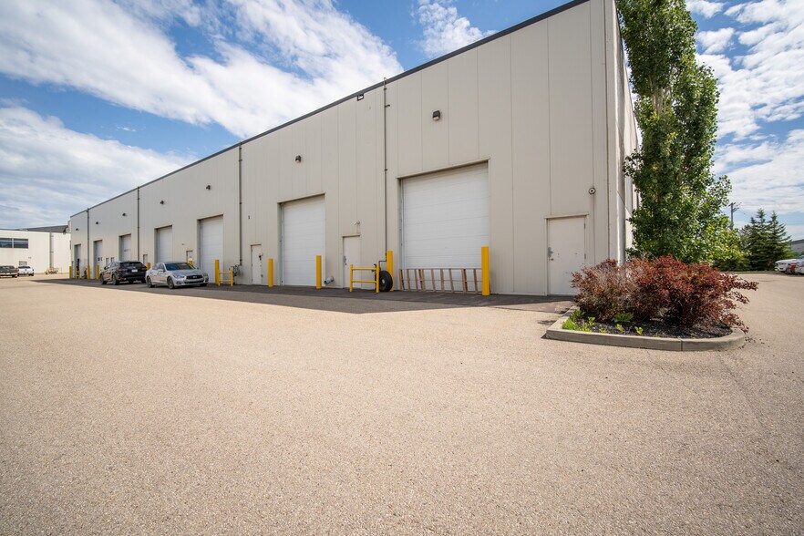 More Photos Of 120 Pembina Rd, Sherwood Park Light Manufacturing For Sale