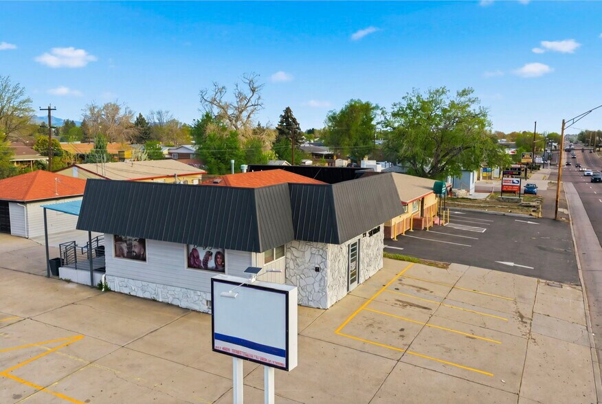 More Photos Of 25 Sheridan Blvd, Lakewood Freestanding For Sale