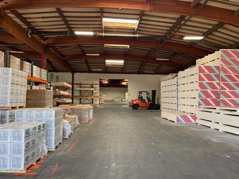 More Photos Of 210 Classic Ct, Rohnert Park Warehouse For Lease