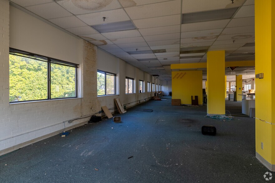 More Photos Of 707 E B St, Belleville Warehouse For Sale