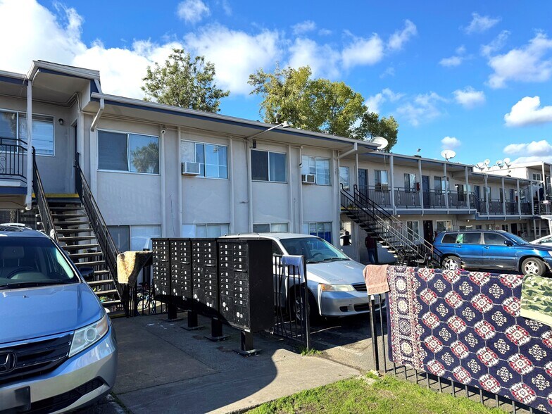 More Photos Of 695 Plaza Ave, Sacramento Apartments For Sale